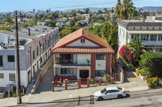 991 Everett, Los Angeles, CA 90026