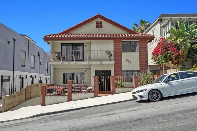 991 Everett, Los Angeles, CA 90026