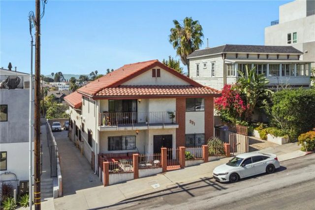 991 Everett, Los Angeles, CA 90026