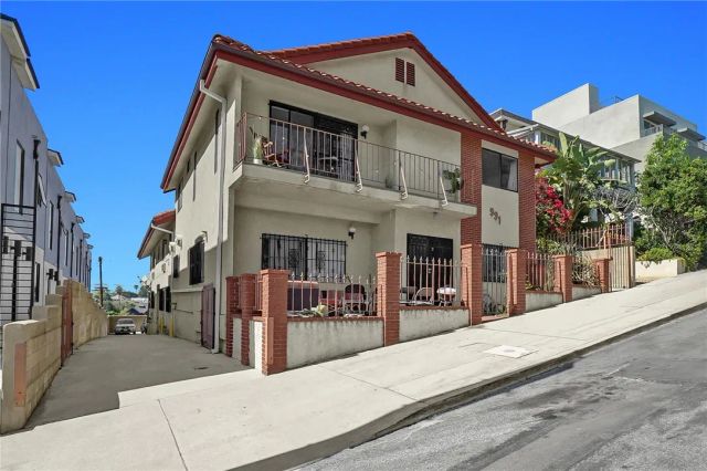 991 Everett, Los Angeles, CA 90026