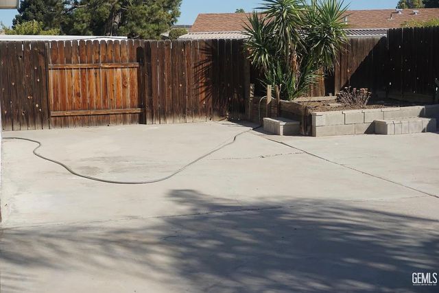 5909 Cliffwood Way, Bakersfield, CA 93306