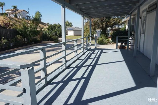 5909 Cliffwood Way, Bakersfield, CA 93306