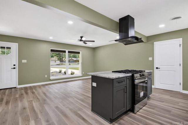 6 Dee Dee Cir, Little Rock, AR 72223