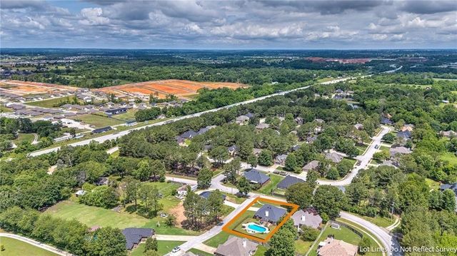 2046 Pine Woods Road, Springdale, AR 72762