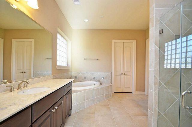 4802 Fairford, Sugar Land, TX 77479