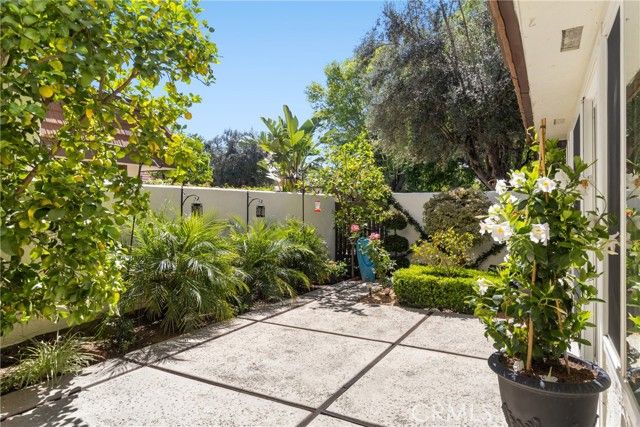 22170 James Alan Circle 4, Chatsworth (los Angeles), CA 91311