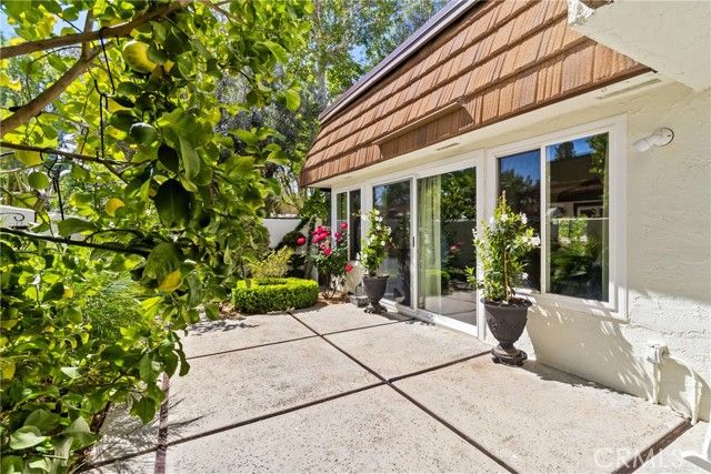 22170 James Alan Circle 4, Chatsworth (los Angeles), CA 91311