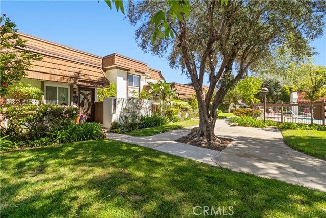 22170 James Alan Circle 4, Chatsworth (los Angeles), CA 91311