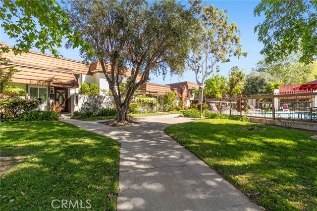 22170 James Alan Circle 4, Chatsworth (los Angeles), CA 91311