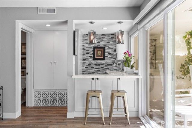 22170 James Alan Circle 4, Chatsworth (los Angeles), CA 91311