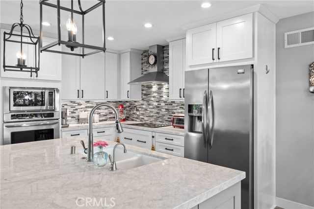 22170 James Alan Circle 4, Chatsworth (los Angeles), CA 91311