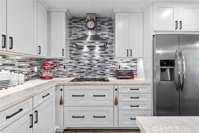 22170 James Alan Circle 4, Chatsworth (los Angeles), CA 91311