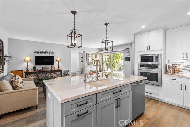 22170 James Alan Circle 4, Chatsworth (los Angeles), CA 91311