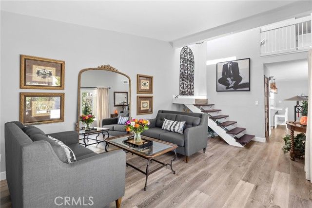 22170 James Alan Circle 4, Chatsworth (los Angeles), CA 91311