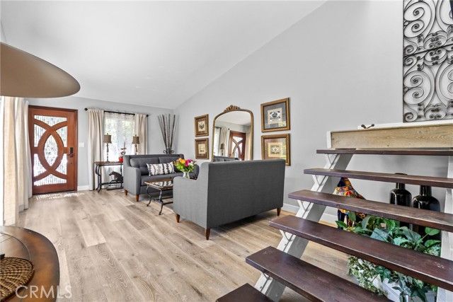 22170 James Alan Circle 4, Chatsworth (los Angeles), CA 91311