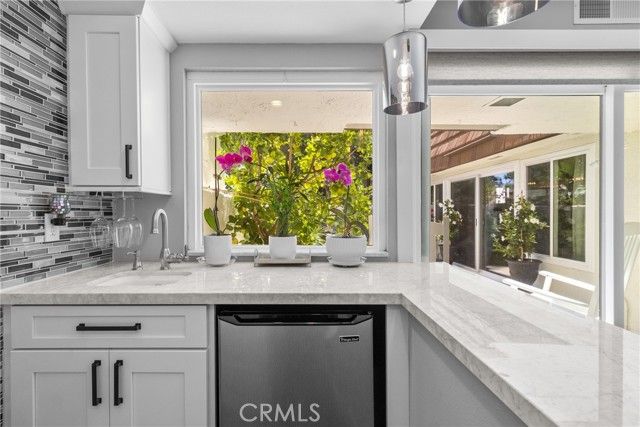 22170 James Alan Circle 4, Chatsworth (los Angeles), CA 91311