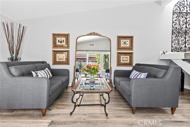 22170 James Alan Circle 4, Chatsworth (los Angeles), CA 91311