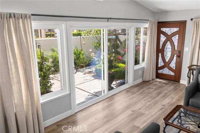 22170 James Alan Circle 4, Chatsworth (los Angeles), CA 91311