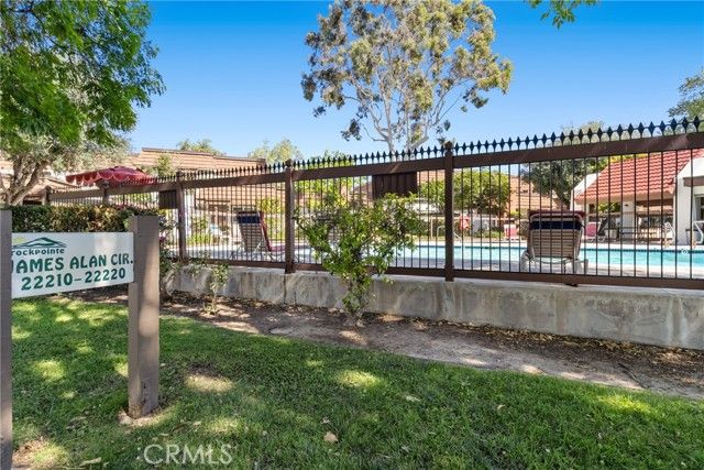 22170 James Alan Circle 4, Chatsworth (los Angeles), CA 91311
