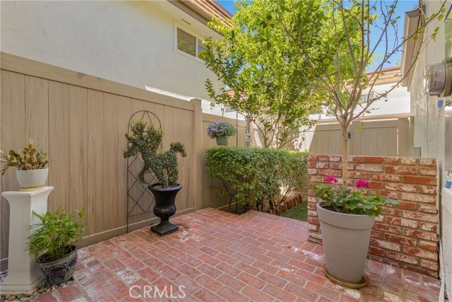 22170 James Alan Circle 4, Chatsworth (los Angeles), CA 91311