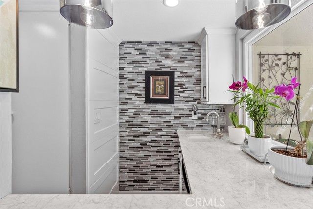 22170 James Alan Circle 4, Chatsworth (los Angeles), CA 91311