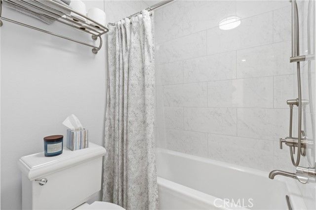 22170 James Alan Circle 4, Chatsworth (los Angeles), CA 91311