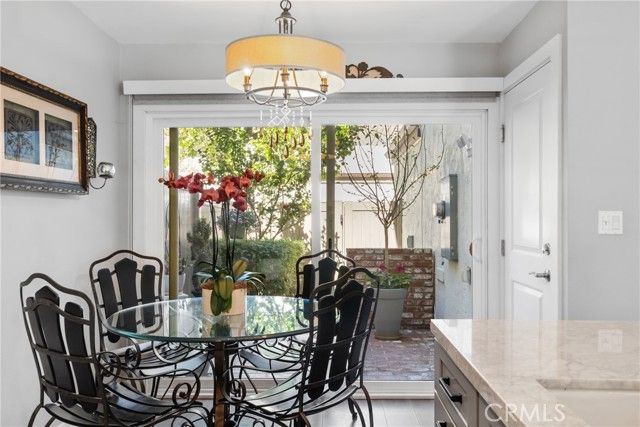 22170 James Alan Circle 4, Chatsworth (los Angeles), CA 91311