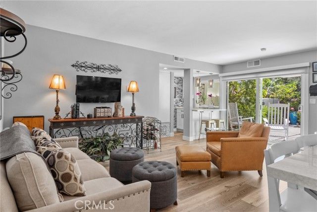 22170 James Alan Circle 4, Chatsworth (los Angeles), CA 91311