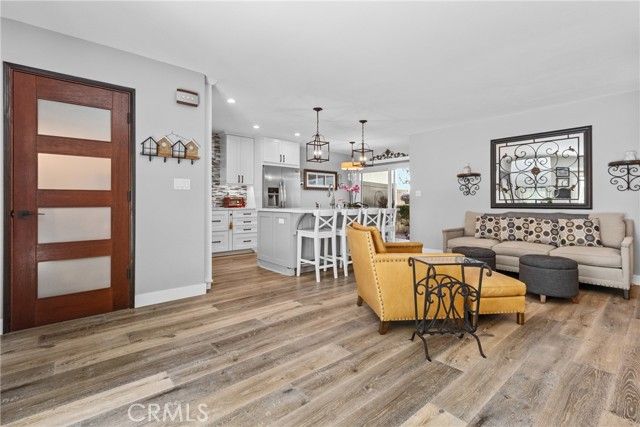 22170 James Alan Circle 4, Chatsworth (los Angeles), CA 91311