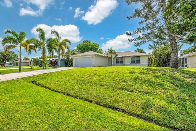 2537 SW Deckard Street, Port St. Lucie, FL 34953