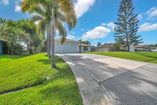 2537 SW Deckard Street, Port St. Lucie, FL 34953