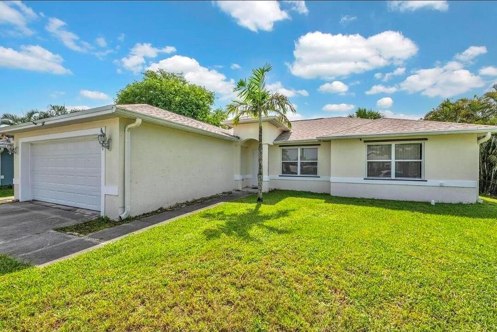 2537 SW Deckard Street, Port St. Lucie, FL 34953