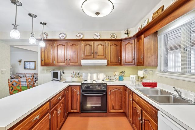 517 Cavitt Avenue, Trafford, PA 15085