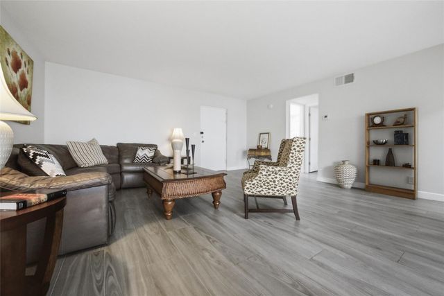 2201 NW 41st Avenue 209, Lauderhill, FL 33313