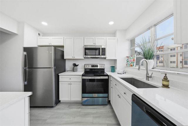 2201 NW 41st Avenue 209, Lauderhill, FL 33313