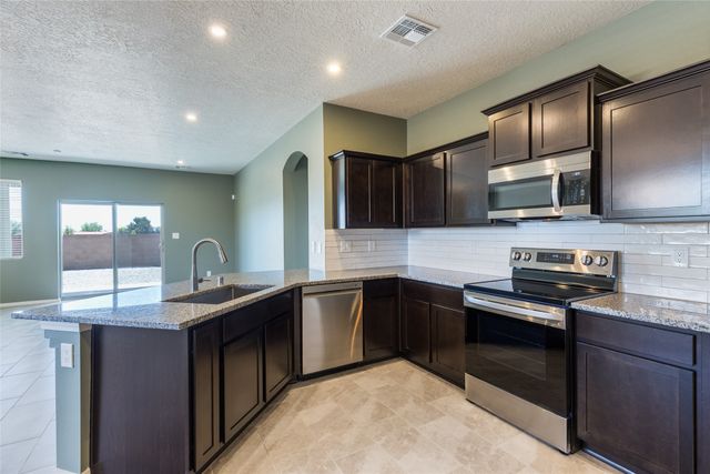 2996 Calle Los Brios, Santa Fe, NM 87507