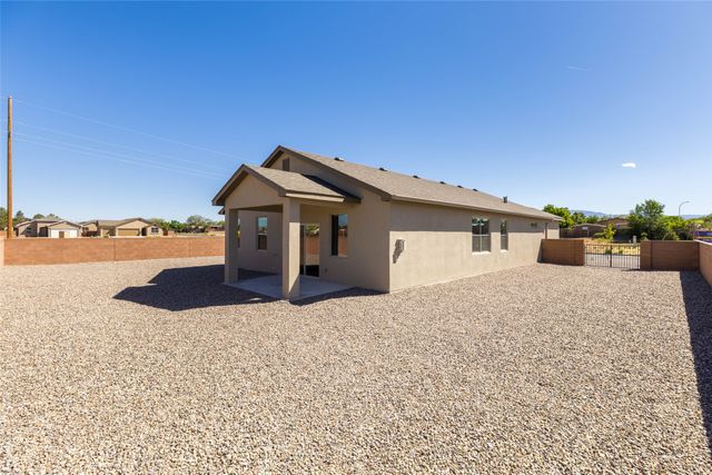 2996 Calle Los Brios, Santa Fe, NM 87507