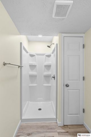 8512 Grand Ave, Omaha, NE 68134