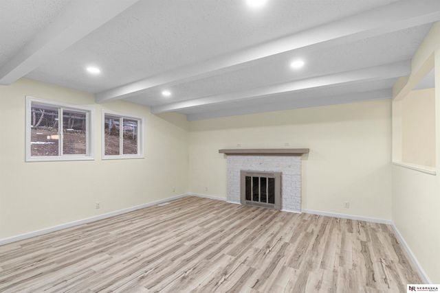 8512 Grand Ave, Omaha, NE 68134