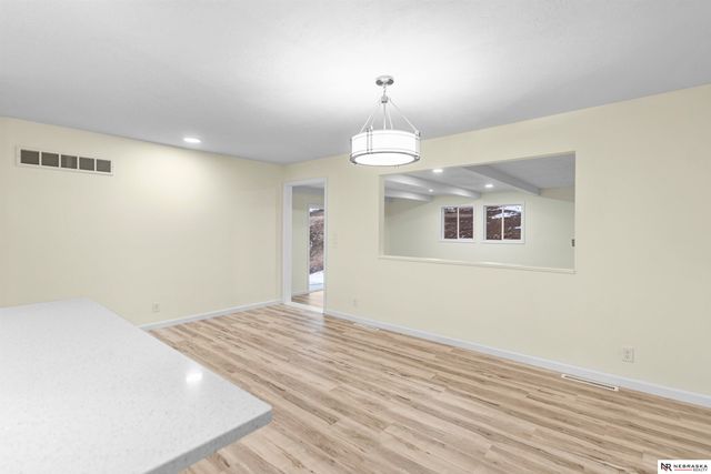 8512 Grand Ave, Omaha, NE 68134