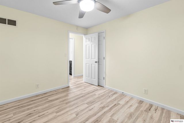 8512 Grand Ave, Omaha, NE 68134