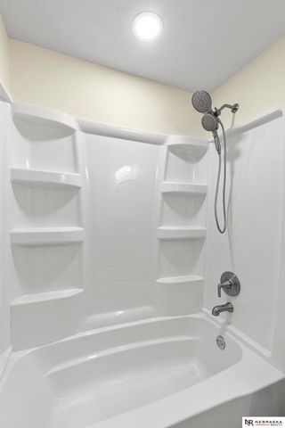 8512 Grand Ave, Omaha, NE 68134