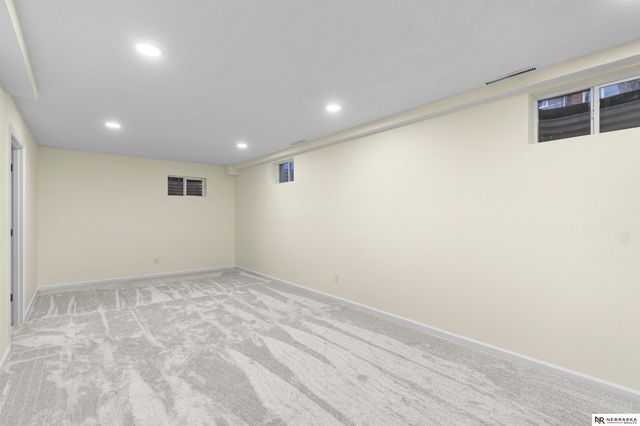 8512 Grand Ave, Omaha, NE 68134