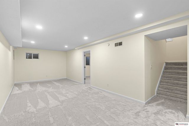 8512 Grand Ave, Omaha, NE 68134