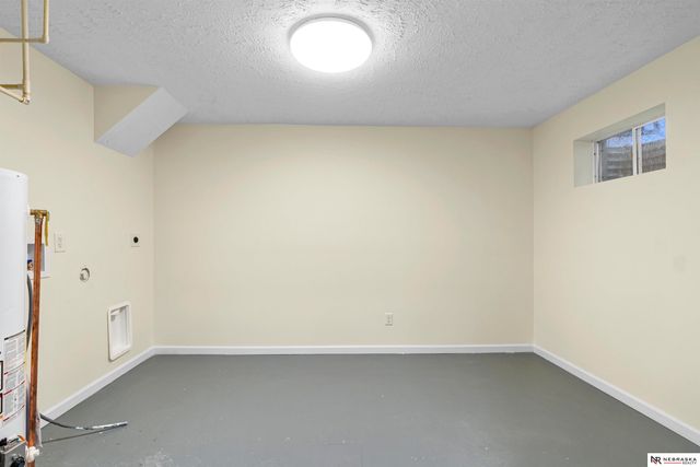 8512 Grand Ave, Omaha, NE 68134