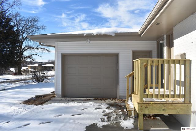 8512 Grand Ave, Omaha, NE 68134