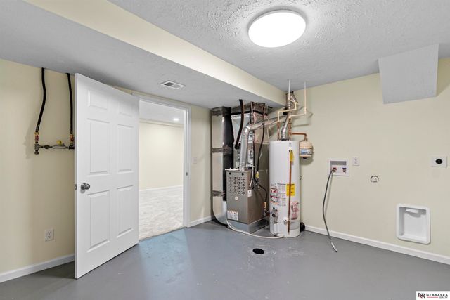 8512 Grand Ave, Omaha, NE 68134