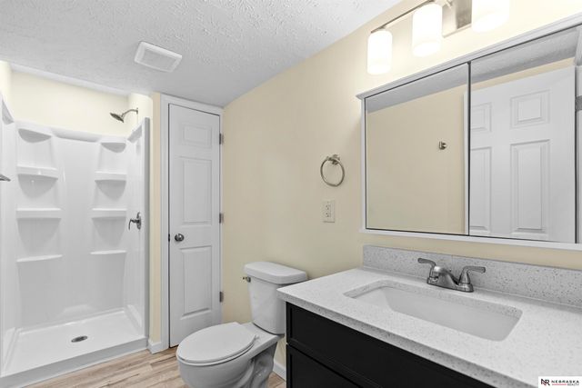 8512 Grand Ave, Omaha, NE 68134