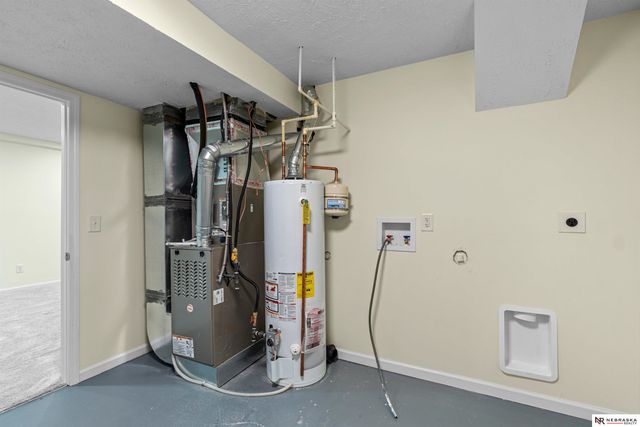 8512 Grand Ave, Omaha, NE 68134