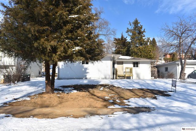 8512 Grand Ave, Omaha, NE 68134